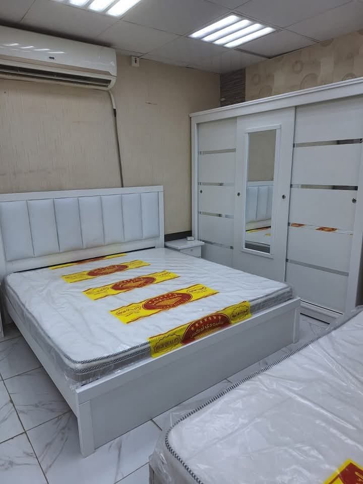 غرفة نوم بيضاء بدولاب سحاب من العطير للأثاث